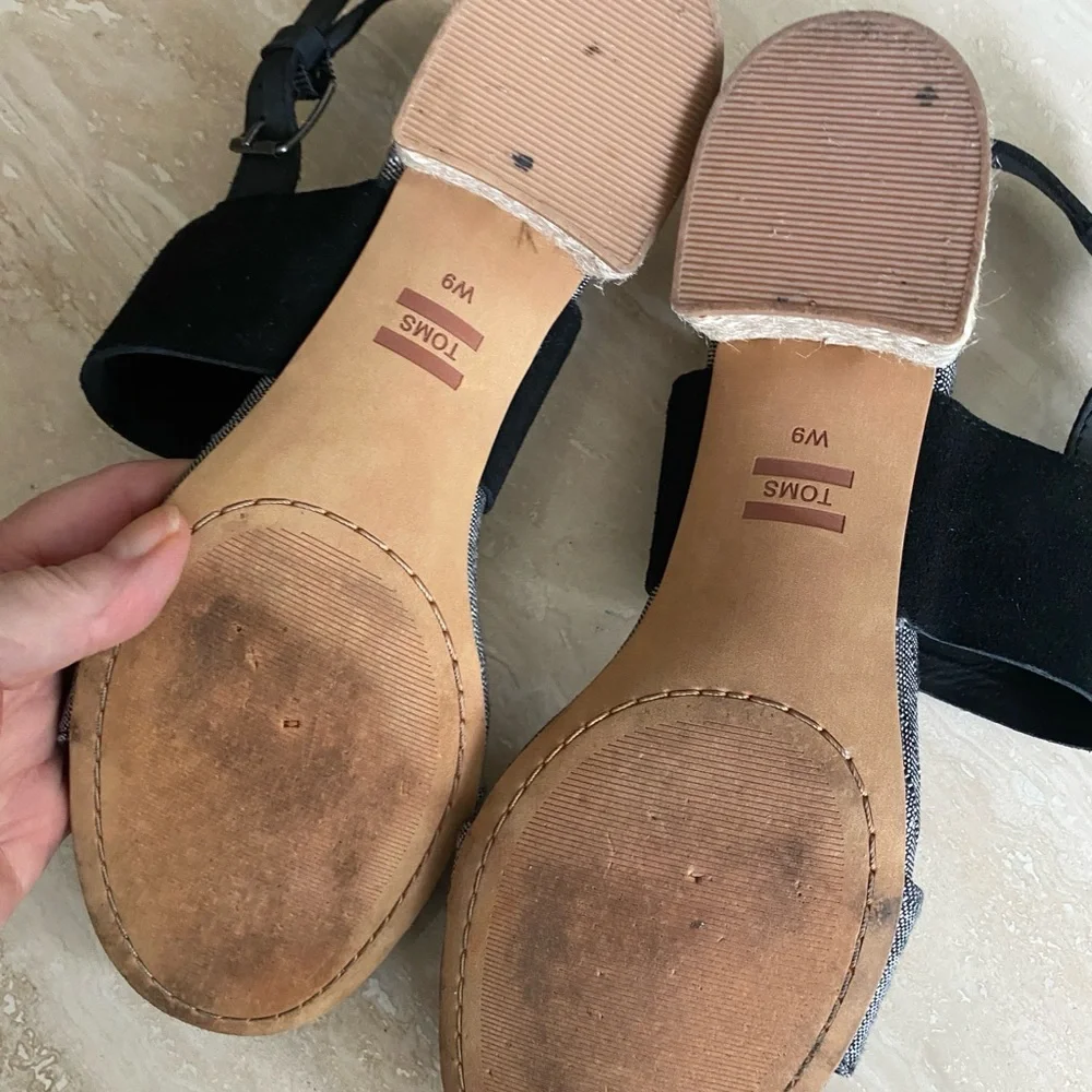 TOMS SUEDE / CHAMBRAY SANDALS